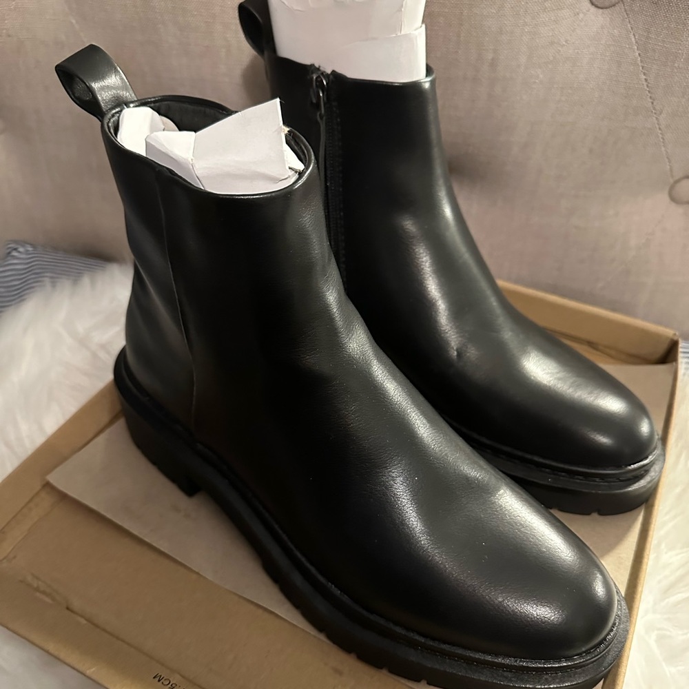 Schuh Arizona Chunky Boots in Black Leather